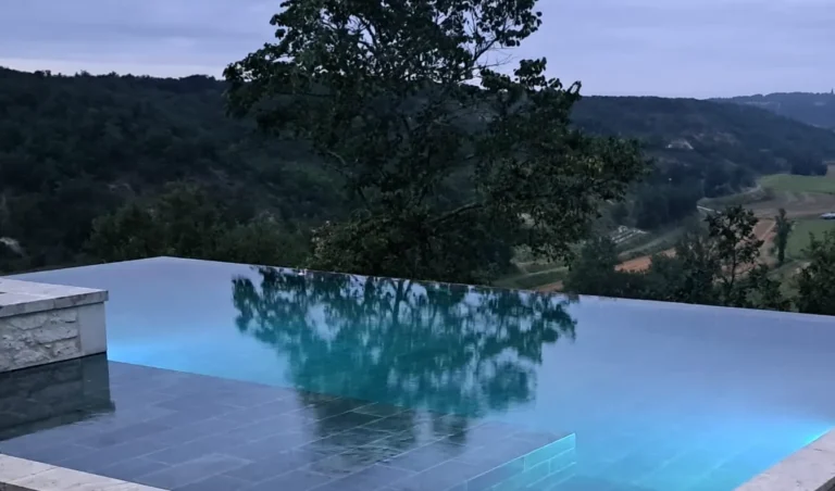 Piscine debordement sur deux côtés en autoconstruction en 2022